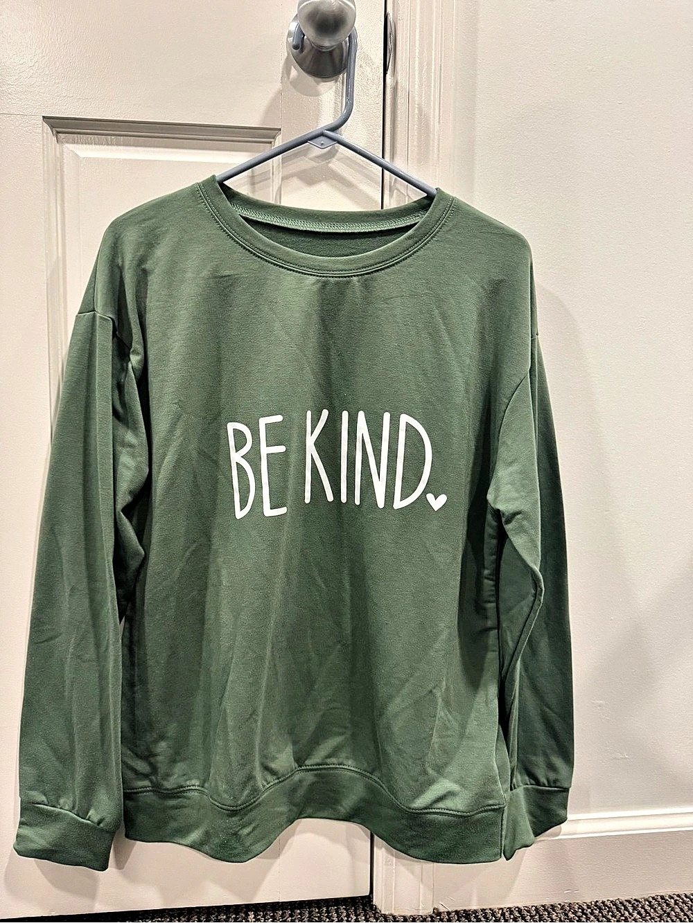 Green Be Kind Crewneck Size Medium Like New